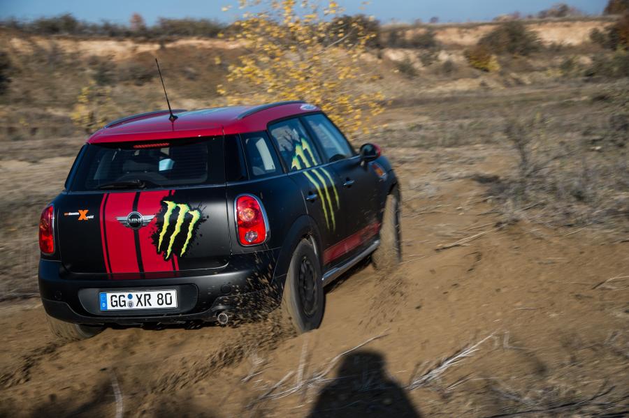  Mini Countryman X-Raid Service Vehicle 2012 года  (фото 14 из 41)